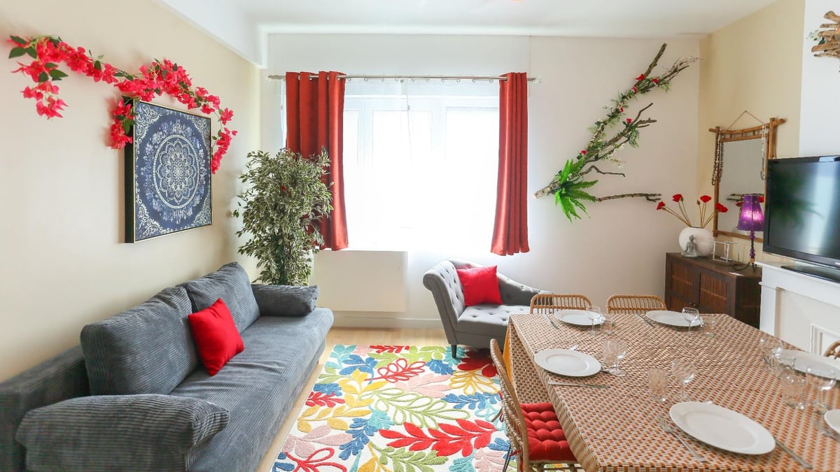 Séjour et salle à manger de l'appartement Saïgon à Amiens centre