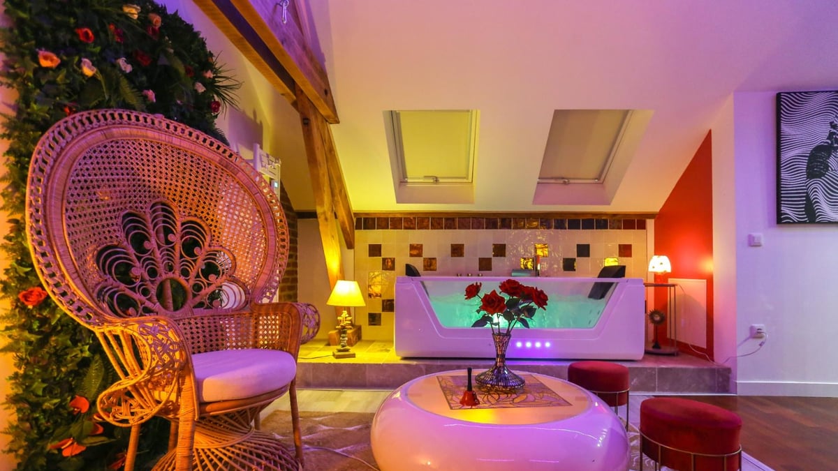 Love room Tentations à Amiens avec jacuzzi balnéo