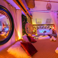 Lit et jacuzzi love room Tentations Amiens