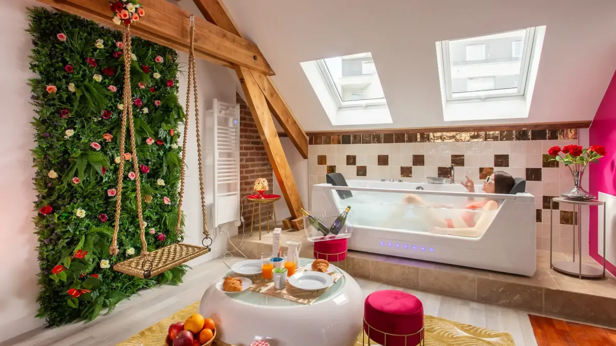 Week-end romantique Amiens : Spa privé au Coeur du Beffroi