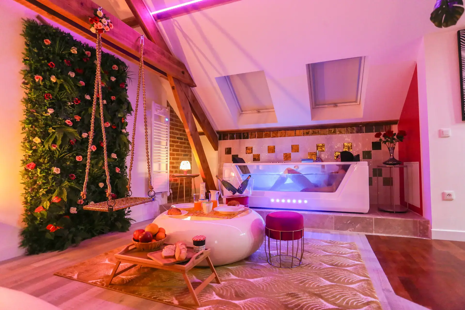 Love Room Amiens Airbnb