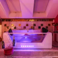 Spa romantique Amiens couple jacuzzi lumineux