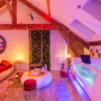 Suite romantique Amiens jacuzzi lit rond deco